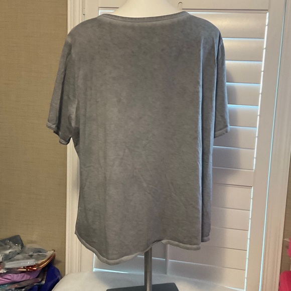 Terra & Sky Gray Short Sleeve Women's Top - Picture 4 of 6